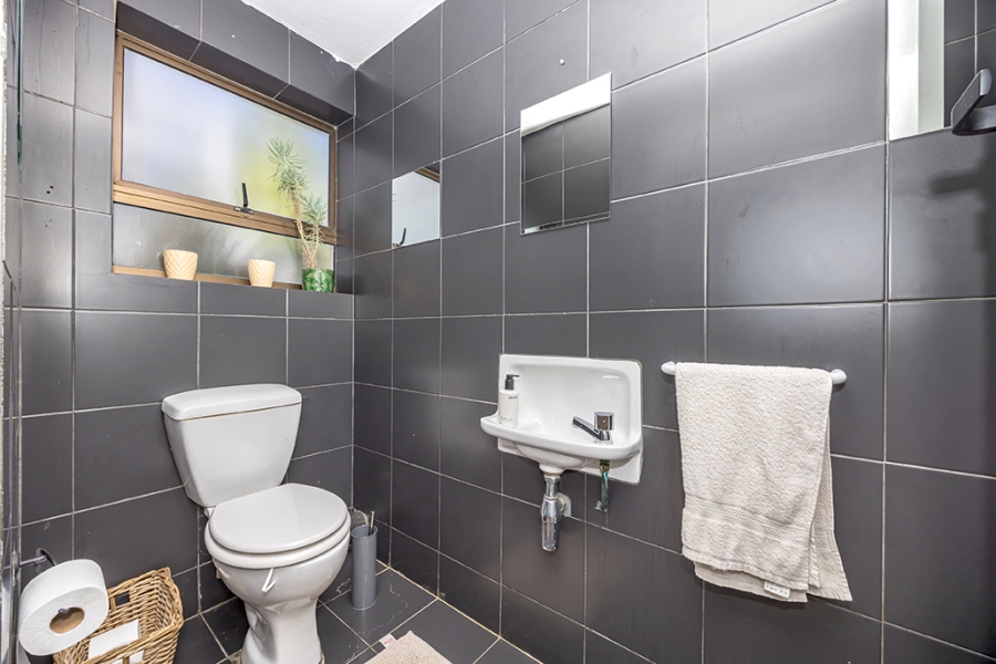 6 Bedroom Property for Sale in Brandwacht Western Cape